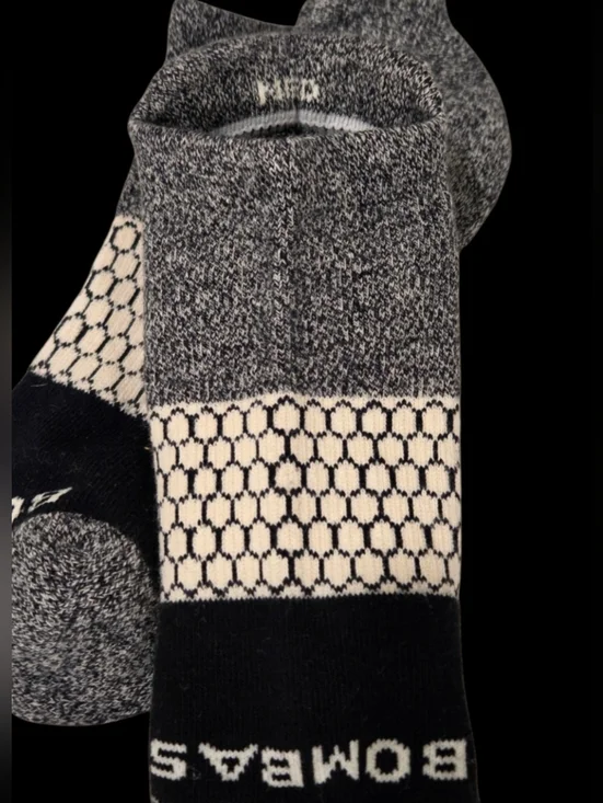 Bombas Ankle Socks 2 Pair BNWOT Medium Unisex Black/White Seamless Toe - Picture 3 of 6